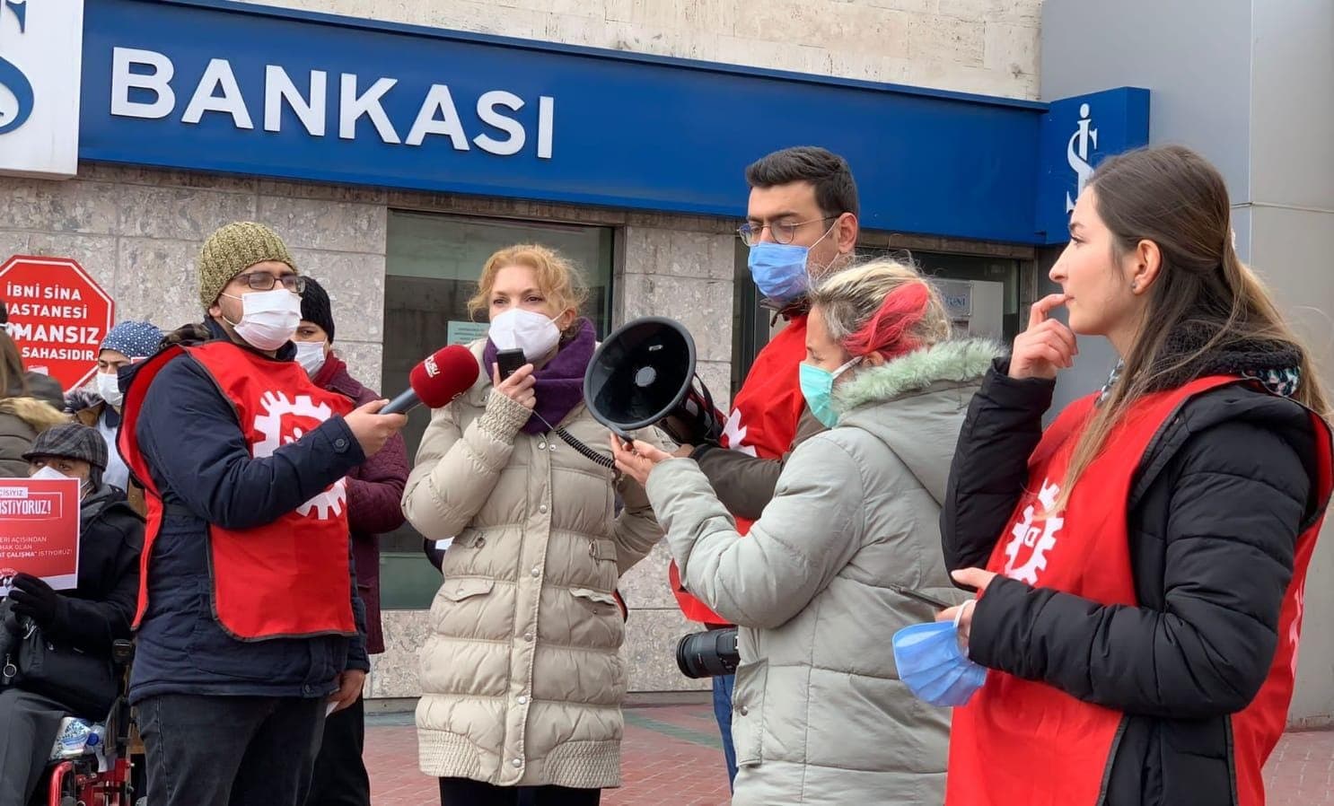 “Beyaz nöbetteki sağlık emekçileri bugün ibn-i sina hastanesinden seslendi:” görseli