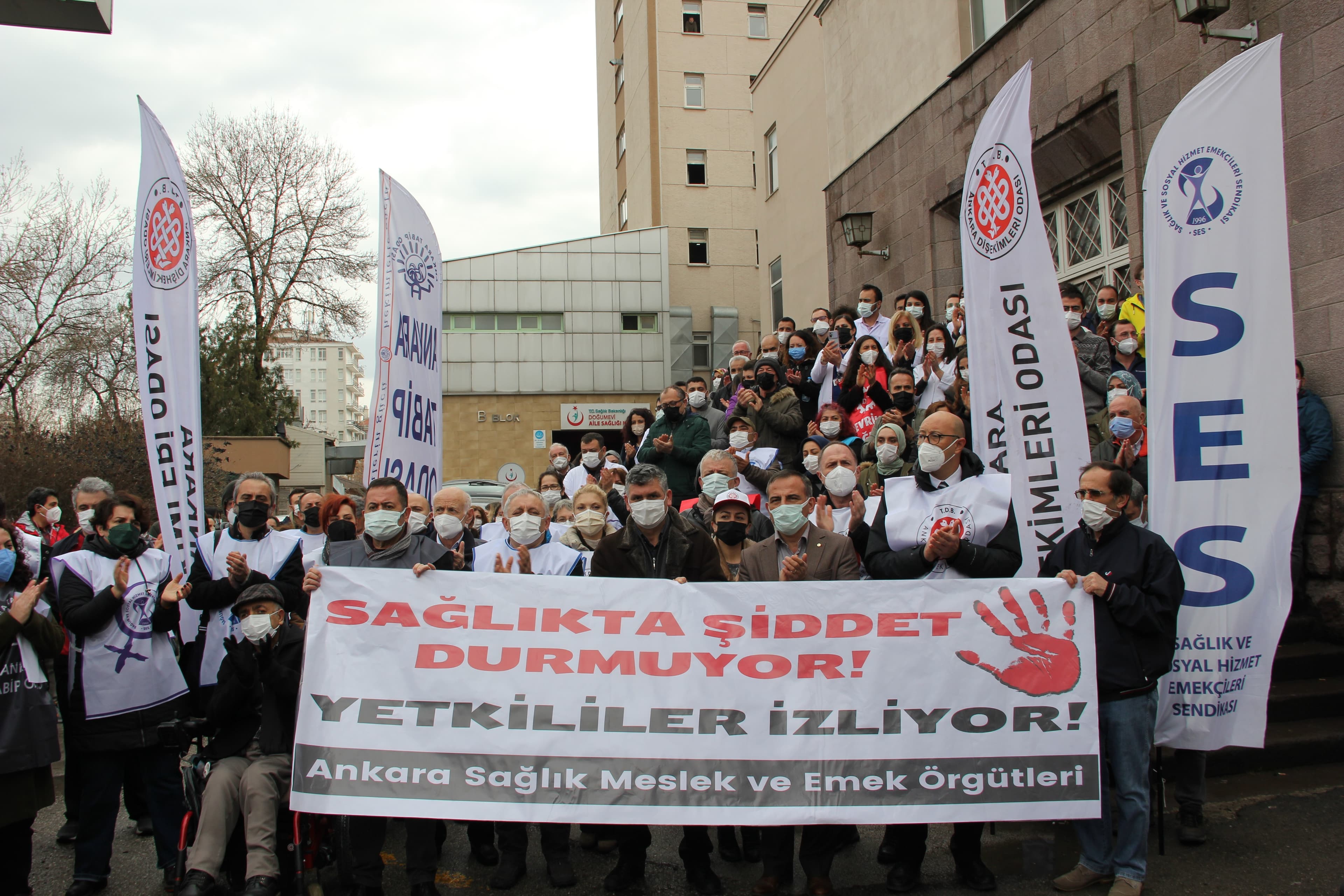 “Sağlıkta şiddet durmuyor, yetkililer izliyor” görseli