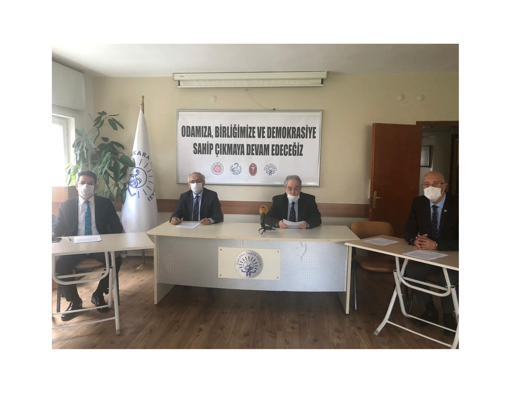 “Meslek örgütlerine yönelik yasa değişikliği ile ilgili ankara sağlık meslek örgütleri olarak bir basın açıklaması gerçekleştirdik.” görseli