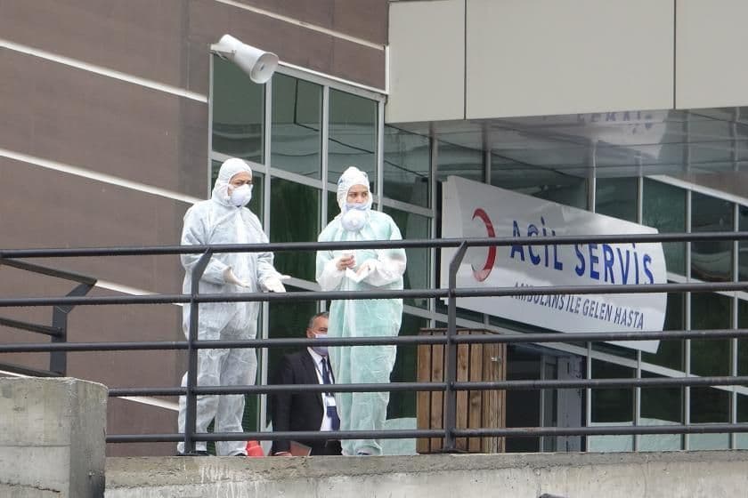 “Kovid-19 salgını kontrol altındaysa neden evde ilaca başlanıyor?” görseli