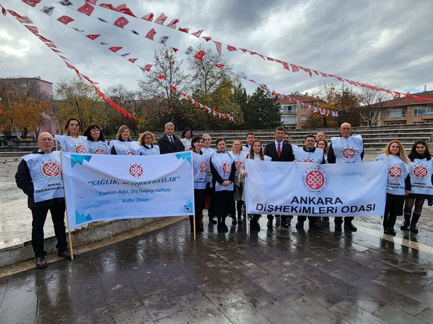 “22 Kasım dişhekimliği günü ve toplum ağız ve diş sağlığı haftası basın açıklaması 22.11.2024” fotoğraf galerisi, 1. fotoğraf