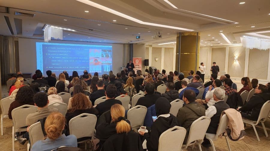“Prof. Dr. Süleyman Bozkaya ile "Estetik bölge tek diş immediate implantasyon ve immedıate yükleme" konulu eğitim semineri gerçekleştirildi” fotoğraf galerisi, 3. fotoğraf