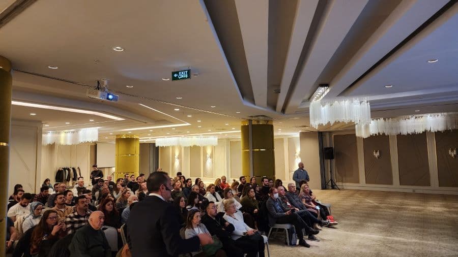 “Prof. Dr. Süleyman Bozkaya ile "Estetik bölge tek diş immediate implantasyon ve immedıate yükleme" konulu eğitim semineri gerçekleştirildi” fotoğraf galerisi, 2. fotoğraf