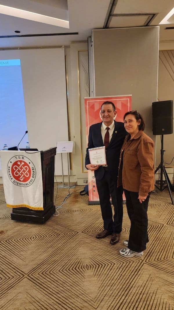 “Prof. Dr. Süleyman Bozkaya ile "Estetik bölge tek diş immediate implantasyon ve immedıate yükleme" konulu eğitim semineri gerçekleştirildi” fotoğraf galerisi, 4. fotoğraf