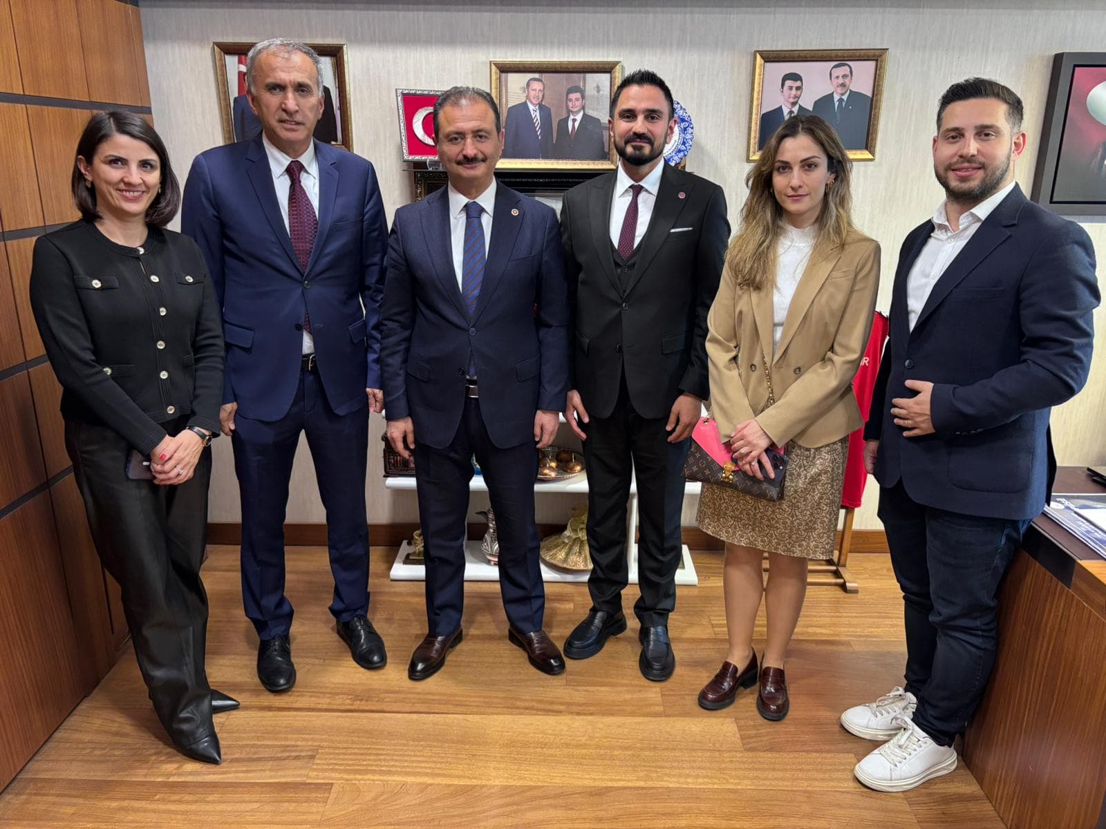 “TBMM sağlık, aile, çalışma ve sosyal işler komisyonu üyesi meslektaşımız sayın cüneyt Aldemir’i ziyaret ettik.” görseli